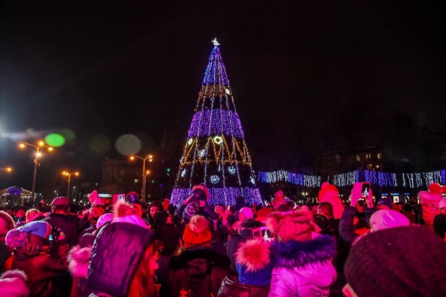 Як виглядають головні ялинки різних міст України. ФОТО