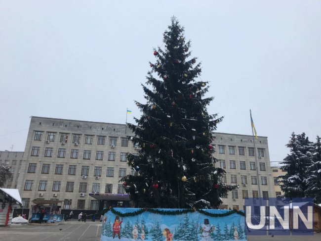 Як виглядають головні ялинки різних міст України. ФОТО