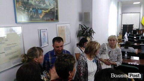 Облога Луцької міськради людьми з Центрального ринку