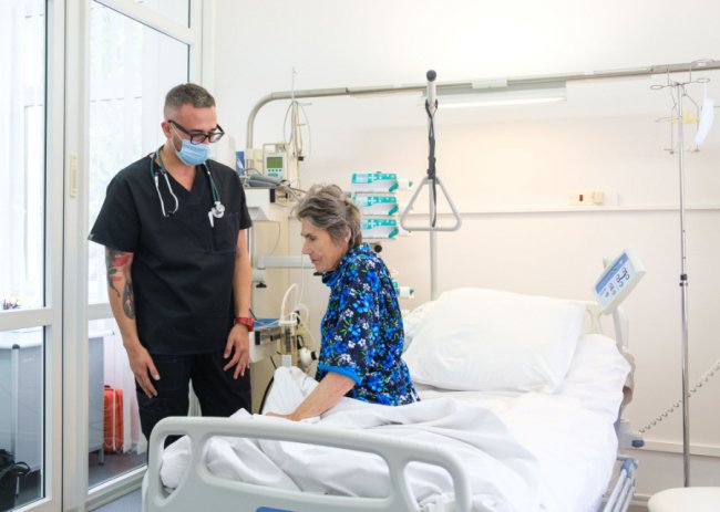 У Києві лікарі видалили жінці 4,5-кілограмову пухлину. ФОТО