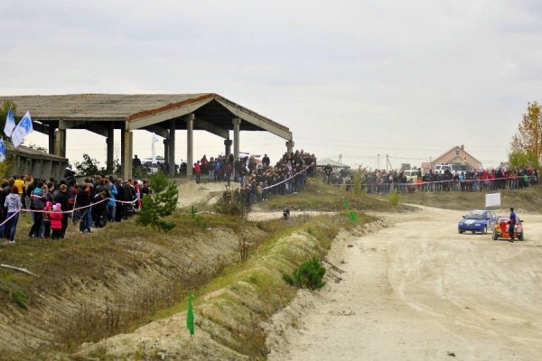 Автомотофестиваль під Луцьком: день перший. ФОТО. ВІДЕО