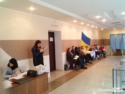 У Луцьку дільниці працюють не без порушень. ФОТО. ДОПОВНЕНО