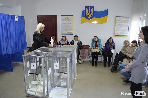 У Луцьку дільниці працюють не без порушень. ФОТО. ДОПОВНЕНО