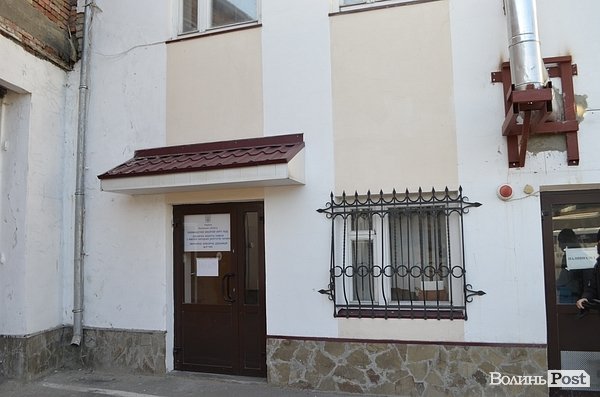 У Луцьку дільниці працюють не без порушень. ФОТО. ДОПОВНЕНО