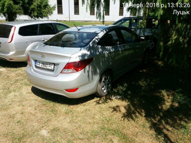 Муніципали продовжують «війну»  з автохамами в Луцьку. ФОТО