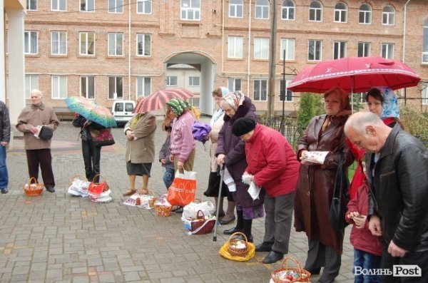 У Луцьку почали освячувати паску. ФОТО
