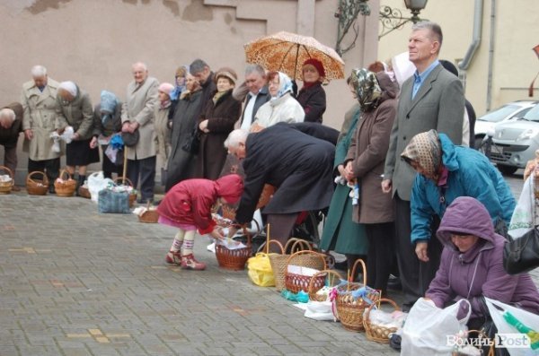 У Луцьку почали освячувати паску. ФОТО