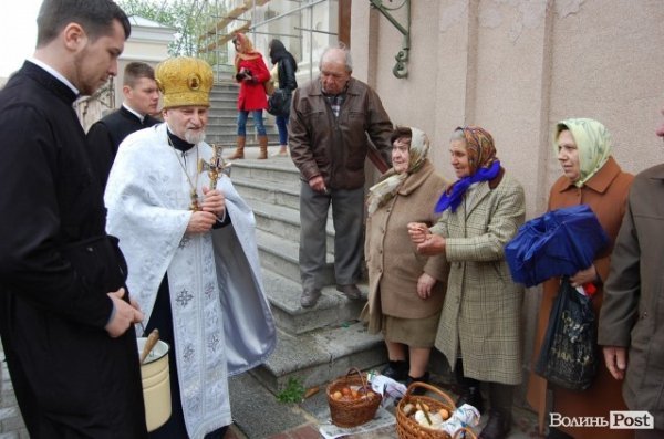 У Луцьку почали освячувати паску. ФОТО