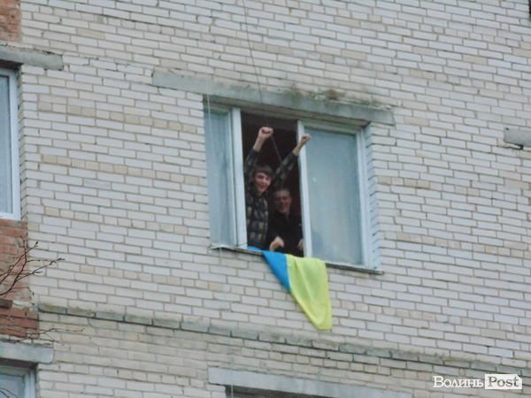 Гімн України та «Путін х**ло»: флешмоб у луцькому гуртожитку. ФОТО. ВІДЕО