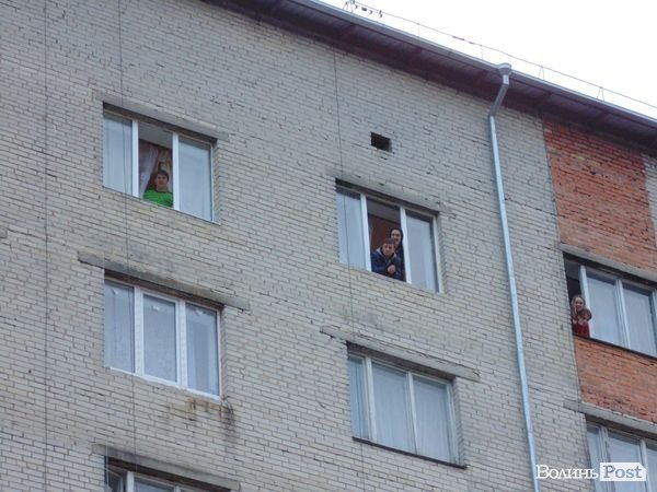 Гімн України та «Путін х**ло»: флешмоб у луцькому гуртожитку. ФОТО. ВІДЕО