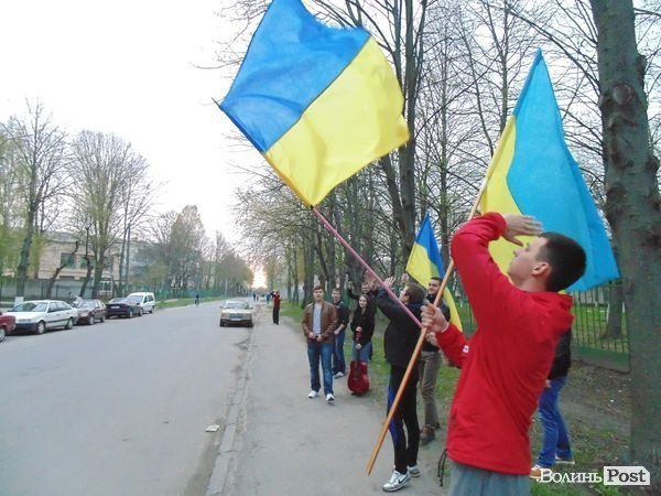 Гімн України та «Путін х**ло»: флешмоб у луцькому гуртожитку. ФОТО. ВІДЕО