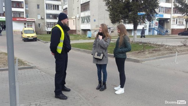 Акція від поліції «Перейди вулицю не по переходу та отримай штраф 51 гривню». ФОТО