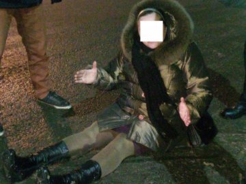 У Луцьку п’яна пасажирка авто влаштувала «шоу» патрульним