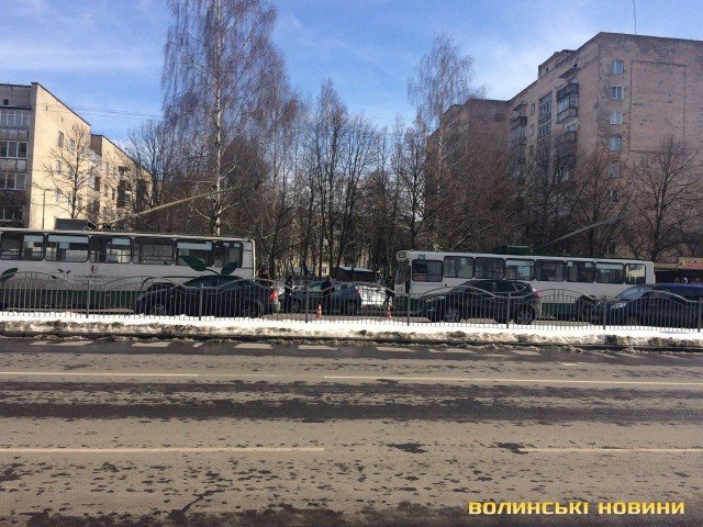 У Луцьку – величезний затор через аварію. ФОТО