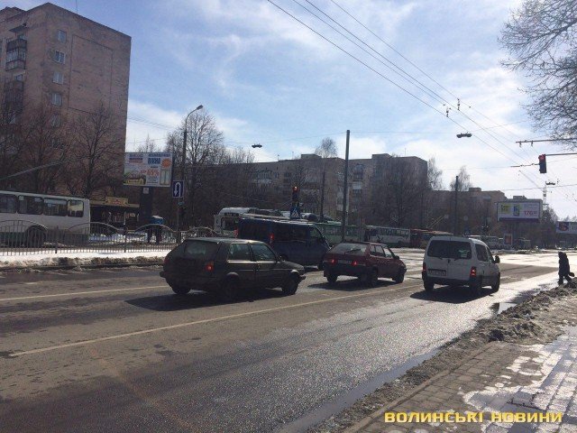 У Луцьку – величезний затор через аварію. ФОТО