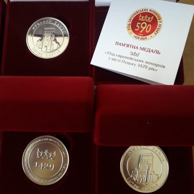 У Луцьку виготовили унікальну медаль із замком Любарта. ФОТО