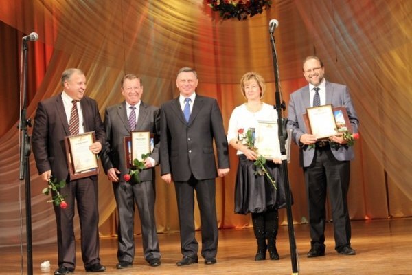 У Луцьку привітали і відзначили стипендіями освітян. ФОТО