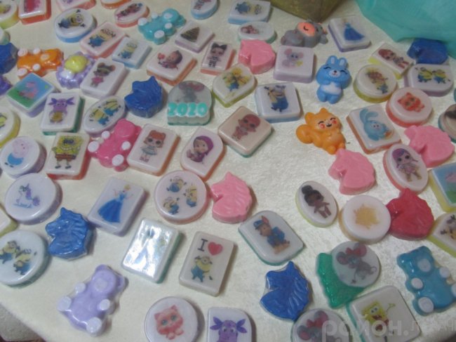 Волинянка варить та продає оригінальне мило