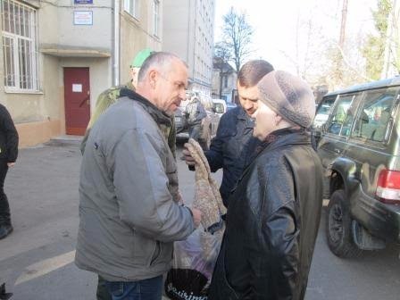 Бабуся та діти передали бійцям зворушливі подарунки. ФОТО