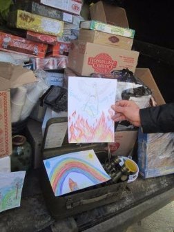 Бабуся та діти передали бійцям зворушливі подарунки. ФОТО