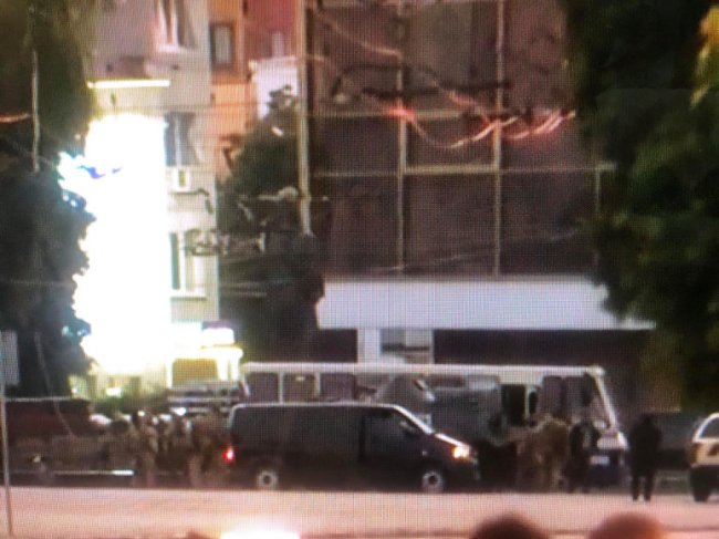 Із захопленого автобуса у Луцьку вдалось звільнити всіх заручників. ФОТО. ВІДЕО