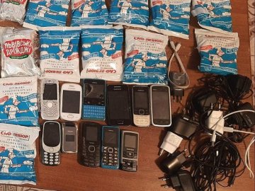 У волинську колонію через паркан перекидали дріжджі, телефони і «зарядки»