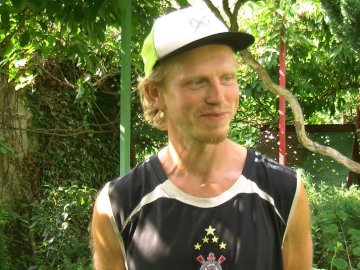 Волинянин вирощує чудосад екзотичних фруктів і пропагує пермакультуру. ВІДЕО