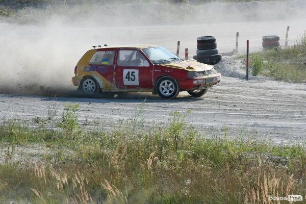 Під час автогонок під Луцьком перекинувся автомобіль. ФОТО