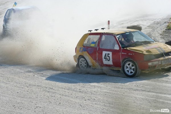 Під час автогонок під Луцьком перекинувся автомобіль. ФОТО