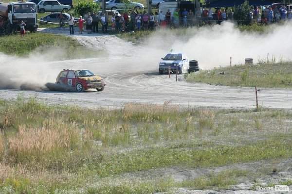 Під час автогонок під Луцьком перекинувся автомобіль. ФОТО