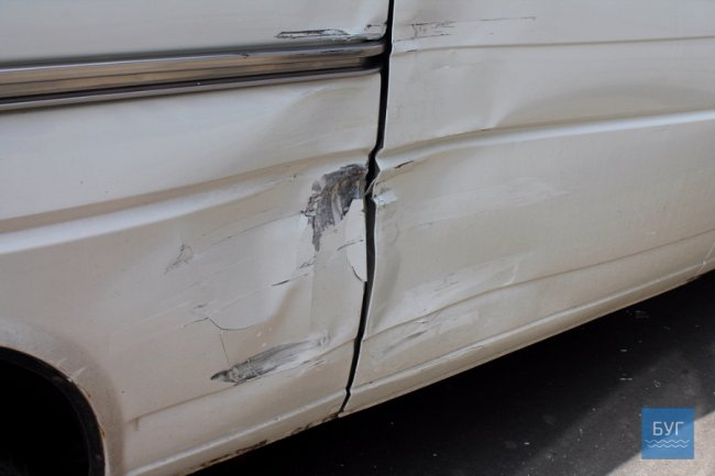 У Нововолинську автобус із гірниками протаранив бус