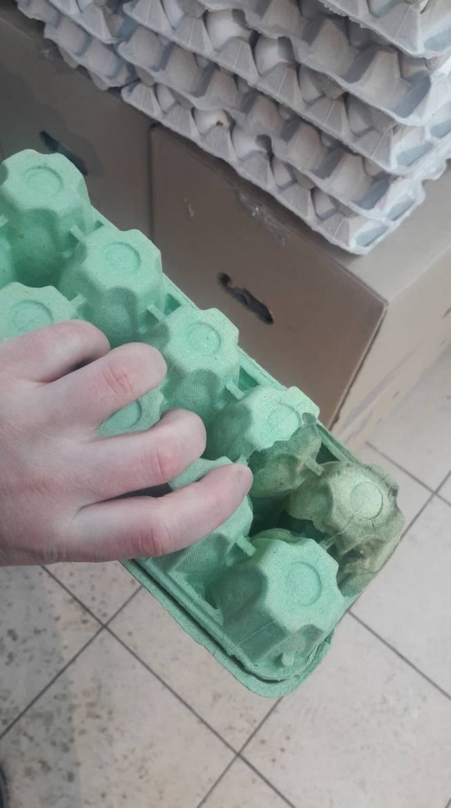 У луцькому супермаркеті продають понівечений товар 