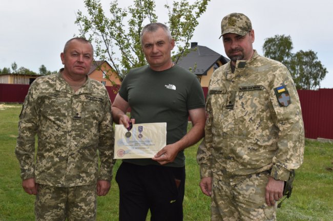 Волинянин отримав відзнаку міністра оборони. ФОТО