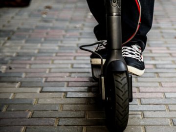 За крадіжку електросамоката покарали лучанина