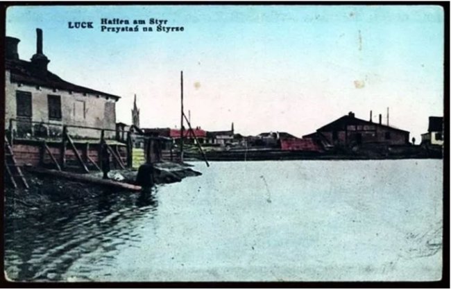 Пристань на Стиру. Поштівка видавництва Шмуля Ґроховського, 1915-1917. З Національної цифрової бібліотеки Польщі