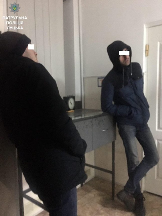 Луцький патрульний у вихідний замість відпочинку спіймав 2 злодіїв