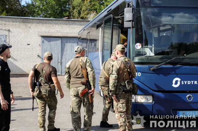 Чергова ротація: волинські поліцейські вирушили у зону бойових дій, щоб нищити ворога