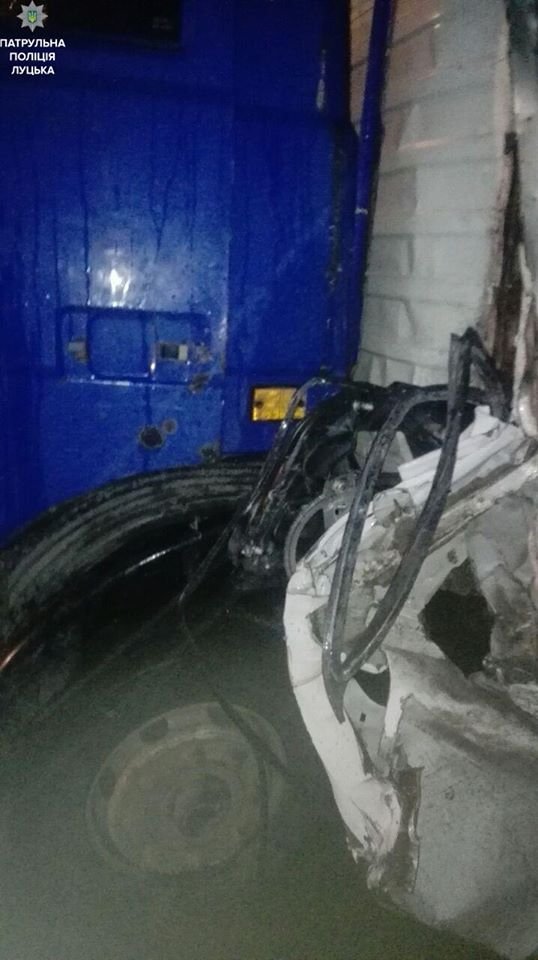 Аварія поблизу Ягодина: фура втаранилась у Mercedes