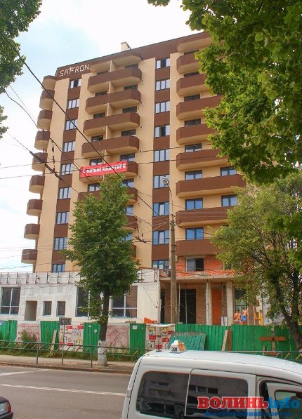 Луцький забудовник зводить будинок з порушенням