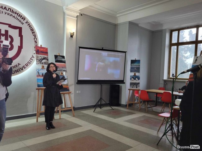 Бойові пінгвіни та збір коштів для ЗСУ: у Лесиному виші відкрилась фотовиставка полярника