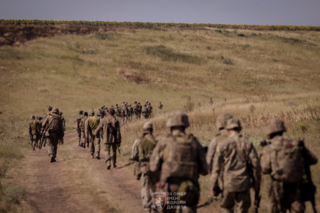 Постріл за пострілом, очікування цілі, знову постріли: показали бойову роботу воїнів 24 ОМБр. ФОТО 