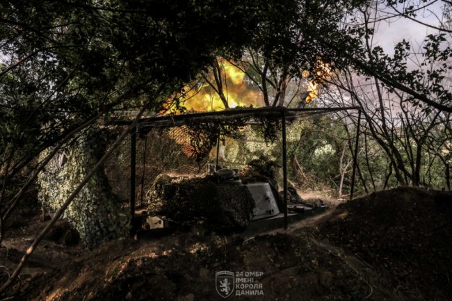 Постріл за пострілом, очікування цілі, знову постріли: показали бойову роботу воїнів 24 ОМБр. ФОТО 