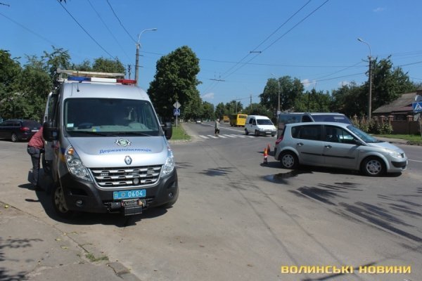 Аварія у Луцьку: не розминулися два «рено». ФОТО