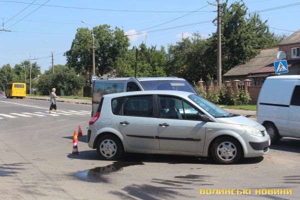 Аварія у Луцьку: не розминулися два «рено». ФОТО