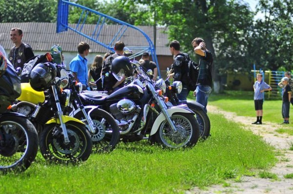 Байкери-«терапевти» влаштували свято для дітей. ФОТО