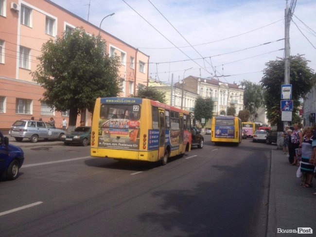 У центрі Луцька – аварія за участю маршрутки