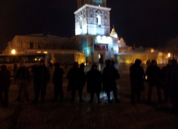 У Києві штурмували офіс Ахметова. ФОТО