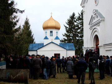У селі на Волині віряни воюють за храм. ФОТО