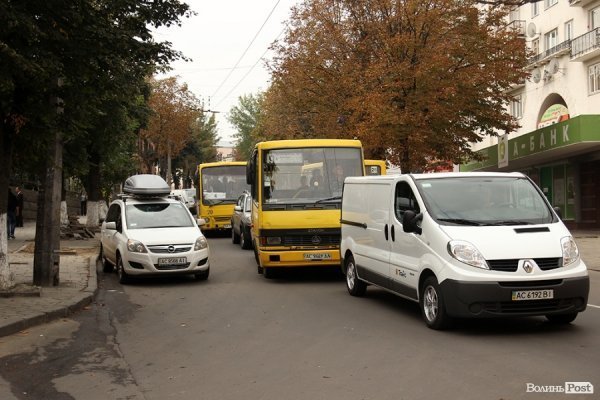 Янукович у Луцьку: центр міста стоїть у заторі. ФОТО