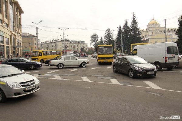 Янукович у Луцьку: центр міста стоїть у заторі. ФОТО